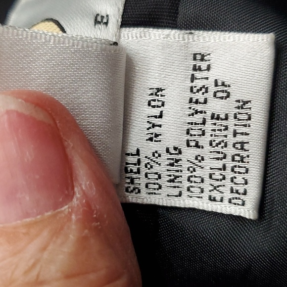 Talbots satin skirt with sequins. Completely lined. Waist 28". Top to bo… - Picture 9 of 9